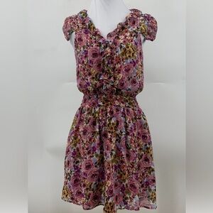 Guess Floral Dress
Ruffle Trim
V Neck Cap Sleeve
Smocked Waist Lined